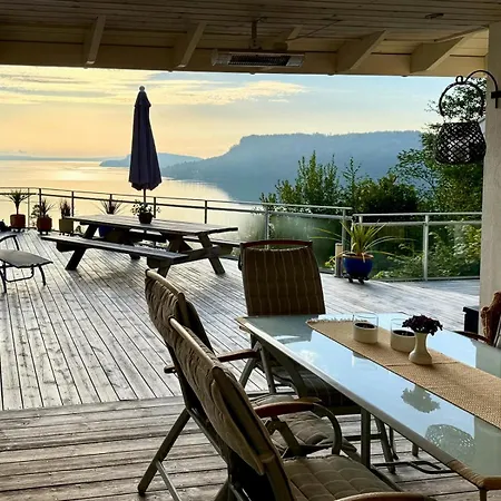 With Veranda And Fjord View Near Tonsberg Feriehus