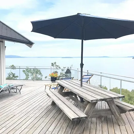 Feriehus With Veranda And Fjord View Near Tonsberg