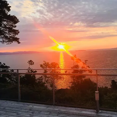 With Veranda And Fjord View Near Tonsberg Holmestrand