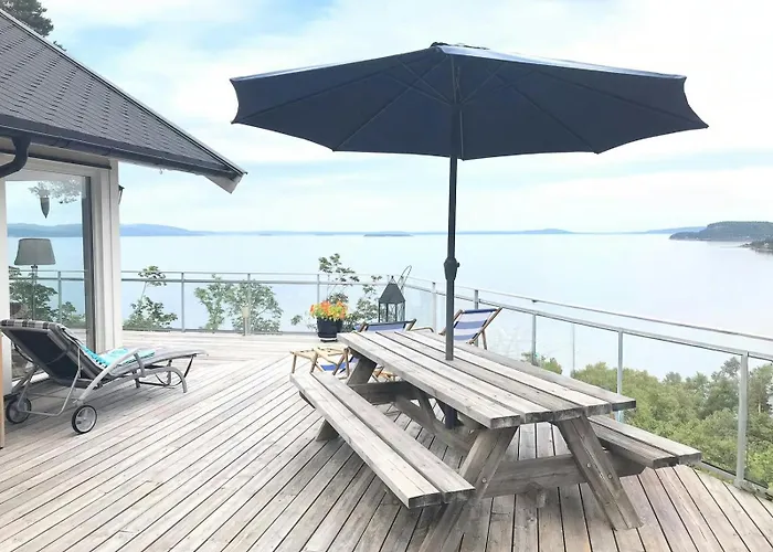 Semesterbostad With Veranda And Fjord View Near Tonsberg